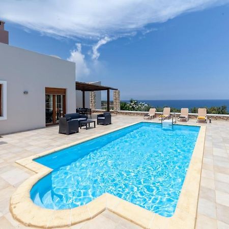 Karena Seaview Villa Gerani  Exterior photo