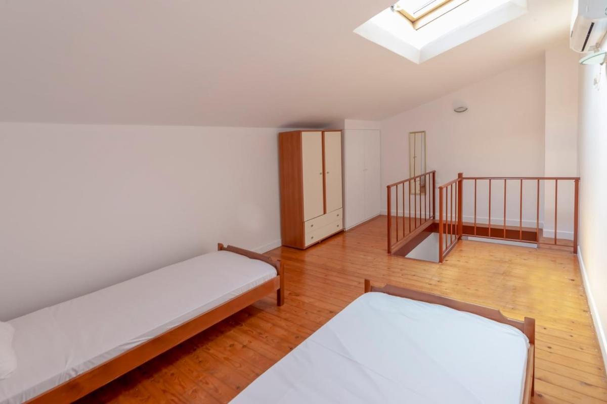 Karena Seaview Villa Gerani  Exterior photo